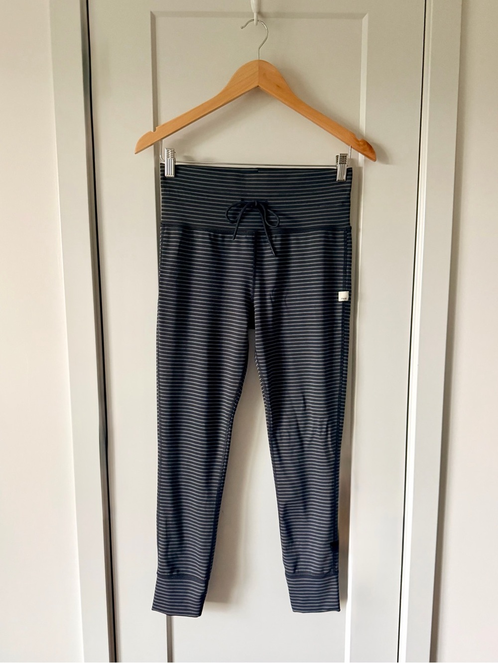 Vuori Stripe Daily Leggings Women’s Black Gray High Rise 7/8 Ankle Large